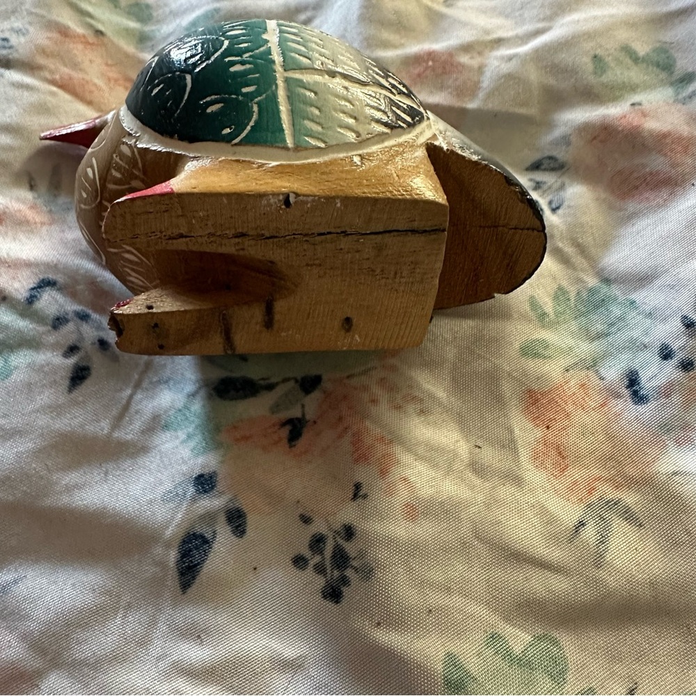 Vintage Hand-Carved & Painted Wooden Bird Figurine - Folk Art Decor - Picture 3 of 3